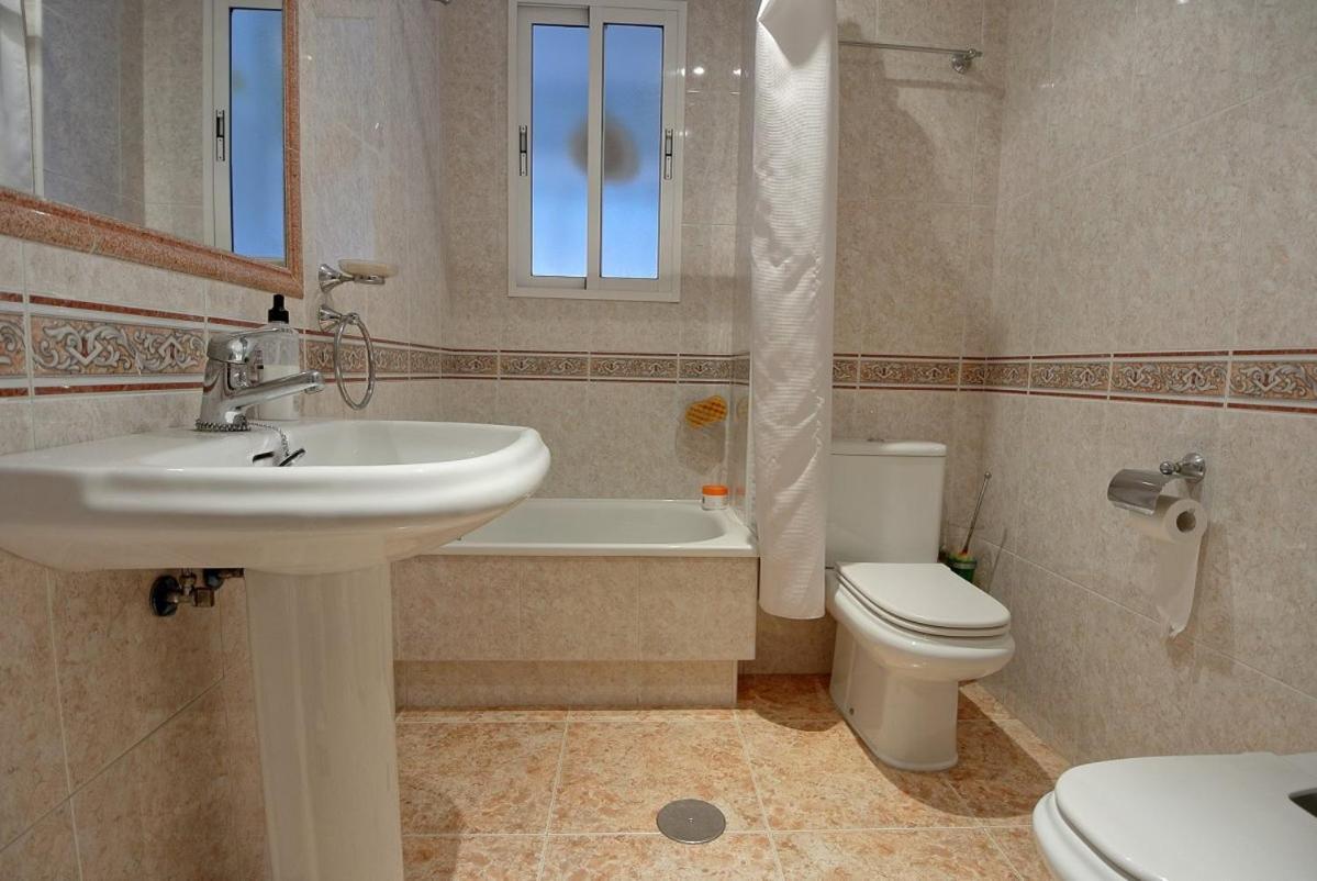 Rooms Tourist Apartment Уэльва Экстерьер фото